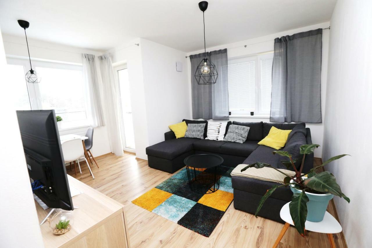Samorin - Apartment In The Center - Private Parking - Klimatizacia Zewnętrze zdjęcie