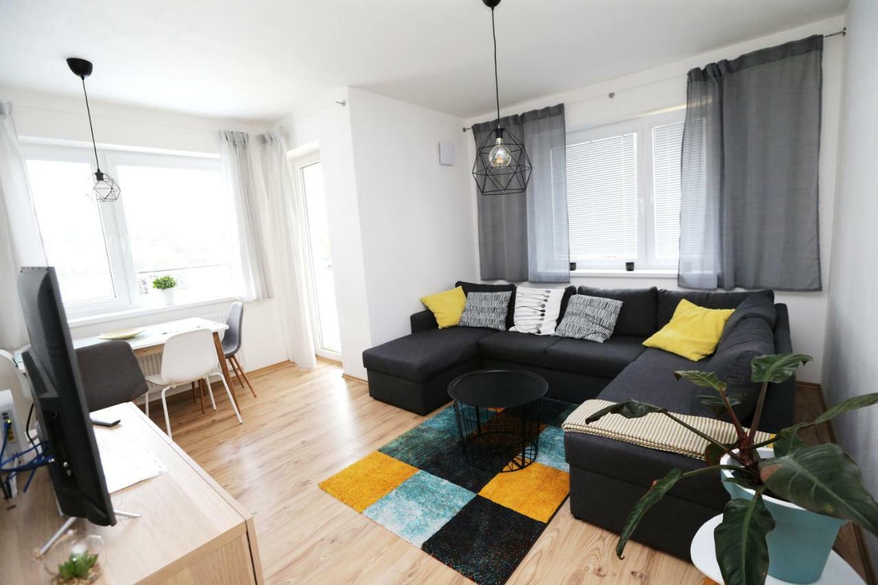 Samorin - Apartment In The Center - Private Parking - Klimatizacia Zewnętrze zdjęcie