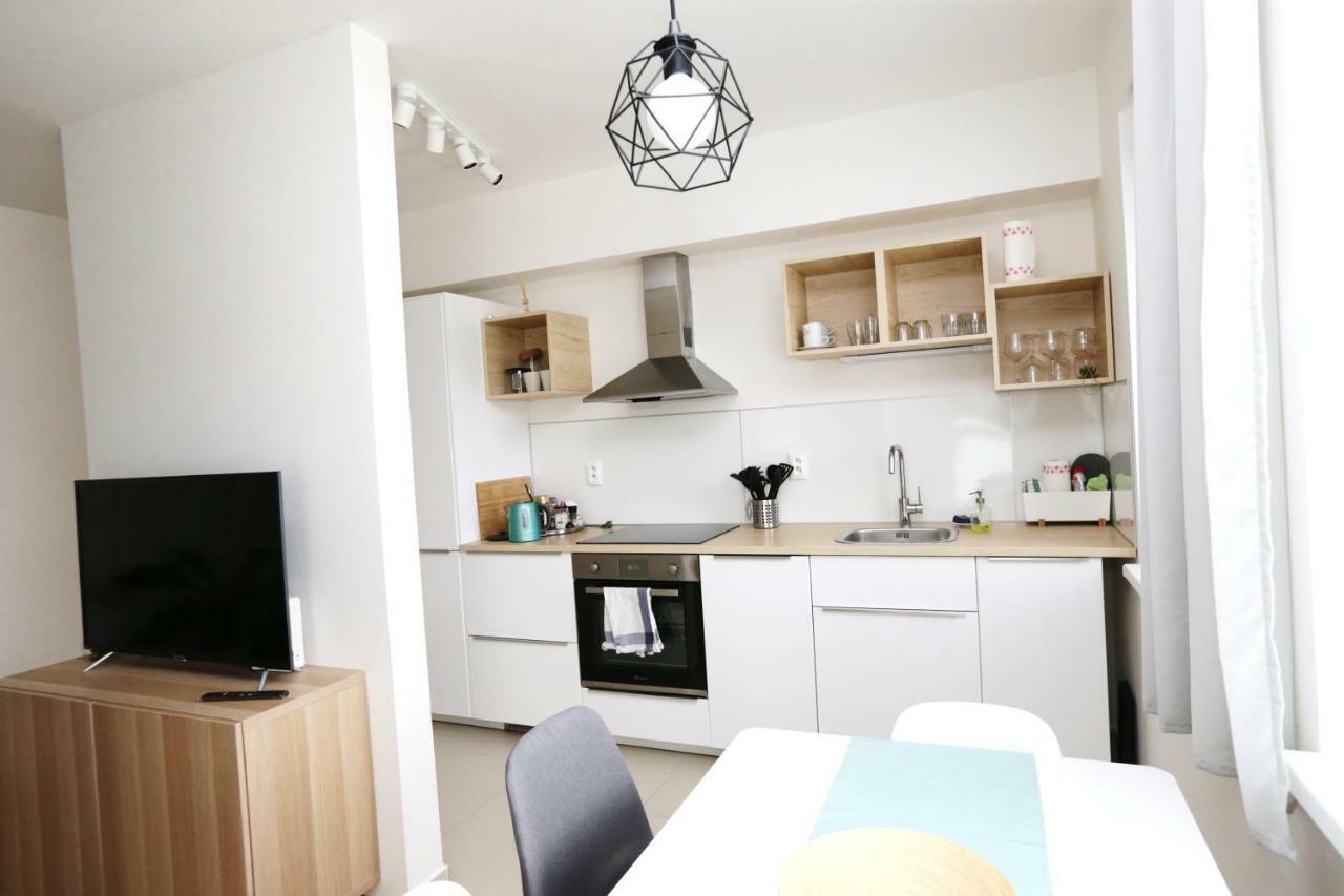 Samorin - Apartment In The Center - Private Parking - Klimatizacia Zewnętrze zdjęcie