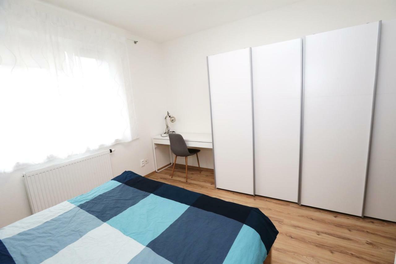 Samorin - Apartment In The Center - Private Parking - Klimatizacia Zewnętrze zdjęcie